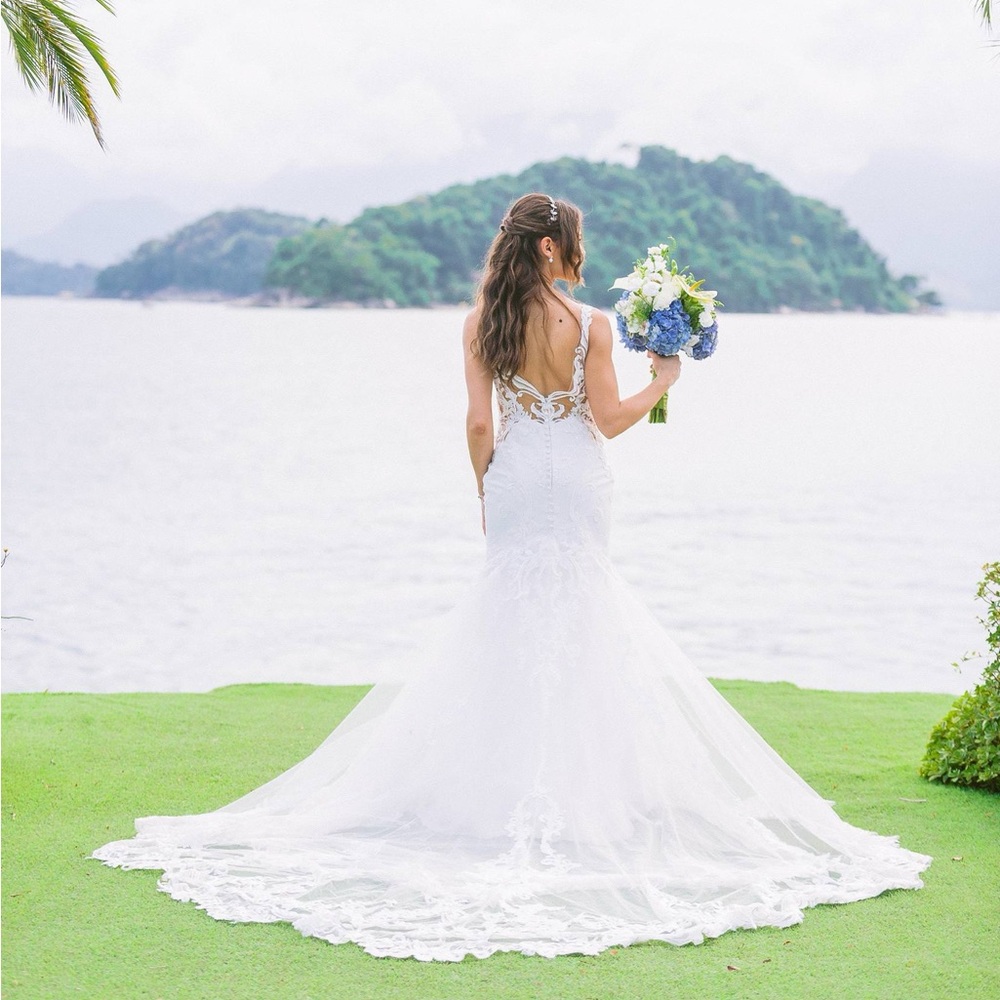 Elysee by Enzoani Henriette Mermaid Ivory Wedding Gown Size 4 - Picture 6 of 17
